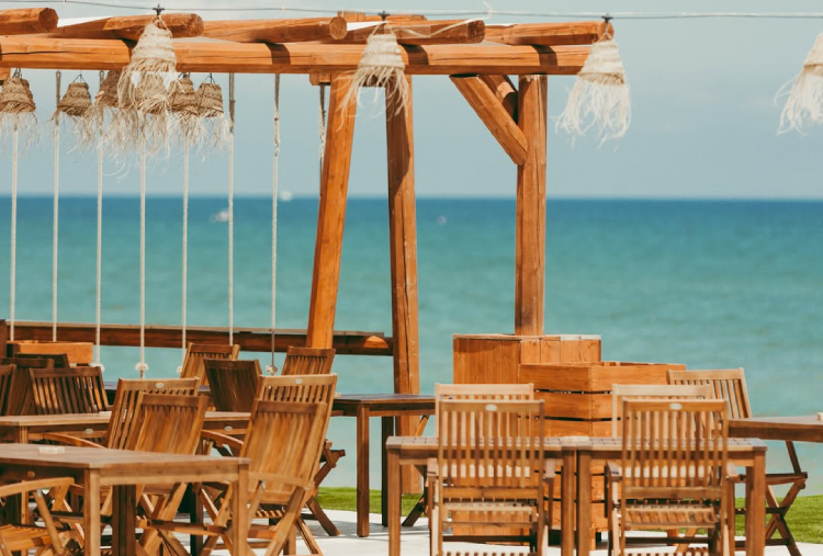 Estate al mare in famiglia: relax e divertimento da Baia Nhà a Trani