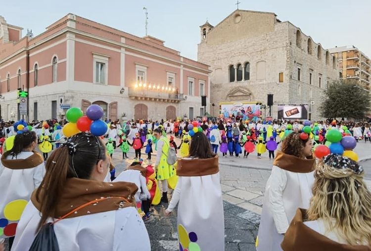 Il Carnevale Coratino: sfilate, tradizioni e divertimento