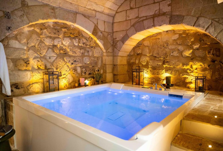 Suite con vasca idromassaggio in Puglia: relax e momenti speciali