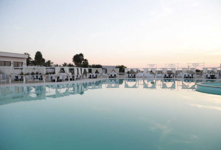 14/08: Aspettando Ferragosto con Cena a Bordo Piscina con Musica Live per 1 persona