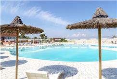 Accesso in Piscina con Ombrellone o Gazebo e Lettino anche con Light Lunch per 2 o 3 persone