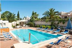 Anche Sabato e Domenica: Accesso in Piscina con Pranzo per 2 o 3 persone