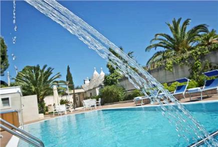 1 Notte con Accesso alla Piscina Esterna in B&B o Mezza Pensione anche con Spa e Massaggio per 2 persone