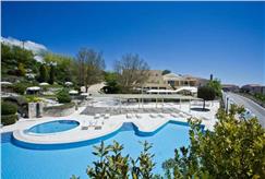 1 Notte con Spa e Accesso alla Piscina Esterna anche in Mezza Pensione per 2 persone
