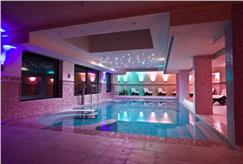 1 Notte con Spa e Accesso alla Piscina Esterna anche in Mezza Pensione per 2 persone