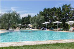 1 Notte con Accesso alla Piscina Esterna anche in Mezza Pensione con SPA e Massaggio per 2 persone