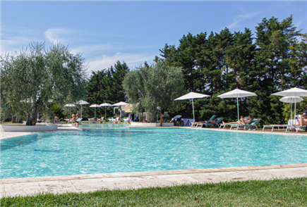 1 Notte con Accesso alla Piscina Esterna anche in Mezza Pensione con SPA e Massaggio per 2 persone