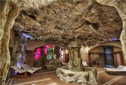 1 Notte Luxury in B&B o Mezza Pensione con Percorso Spa anche con Massaggio per 2 persone