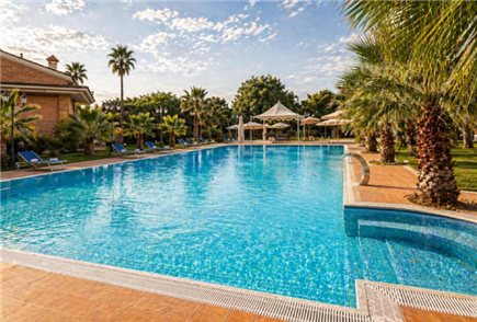Dal 14 al 16 Agosto: 1 o 2 Notti in Mezza Pensione o Pensione Completa a Ferragosto con Accesso alla Piscina anche con Spa per 1 persona