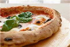 Anche Domenica a Pranzo: Menù con Pizza, Insalata o Primo per 2 o 3 persone