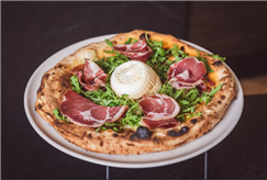 31/10 o 1/11: Menù con Pizza, Insalata o Primo a Pranzo o Cena per 2 persone