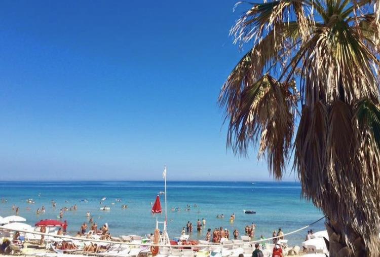 Accesso al Lido con Ombrellone e Lettino per 2 persone