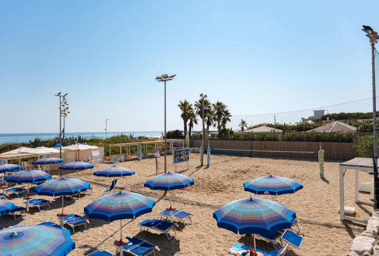 Da Giugno: Accesso al Lido con Ombrellone e Lettini in Area Sport anche con AperiMare per 2 o 3 persone