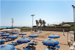Anche Sabato e Domenica: Accesso al Lido con Ombrellone e Lettini in Area Sport anche con AperiMare per 2 o 3 persone