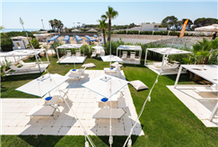 Anche Sabato e Domenica: Accesso al Lido con Ombrellone e Lettini in Area Vip con Materasso King Size anche con AperiMare per 2 o 3 persone