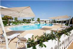 1 Notte in B&B o Mezza Pensione con Accesso alla Piscina Esterna anche con Spa e Massaggio per 2 persone