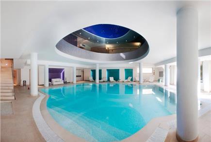 1 Notte in B&B o Mezza Pensione con Accesso alla Piscina Esterna anche con Spa e Massaggio per 2 persone