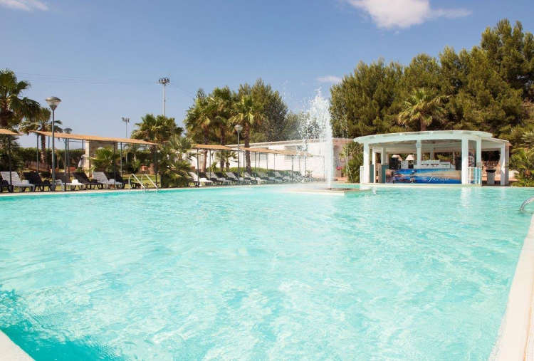 1 Notte con Accesso alla Piscina Esterna anche in Mezza Pensione, con SPA e Massaggio per 2 persone
