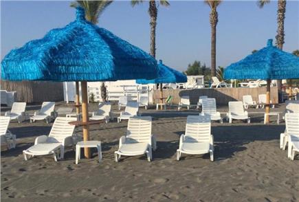 Anche il Sabato: Accesso al Lido fino a 4 persone con Ombrellone, Lettini e Parcheggio
