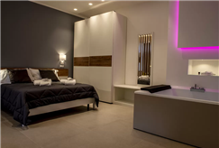 31/12: 1 Notte in Suite "Suite Alipa" con Vasca Idromassaggio + Cenone per 1 persona