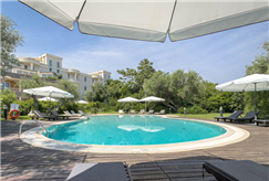 Dal 14 al 16 Agosto: 1 o 2 Notti a Ferragosto a Giovinazzo con Accesso alla Piscina Esterna e al Lido anche con Light Lunch per 1 persona