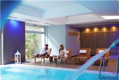 1 Notte in Mezza Pensione con Accesso alla Piscina Esterna anche con Spa per 2 persone