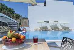 1 Notte con Accesso alla Piscina Esterna anche in Mezza Pensione con Spa e Massaggio per 2 persone