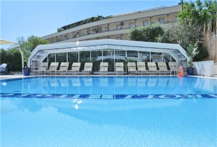 1 Notte con Accesso alla Piscina Esterna anche in Mezza Pensione con Spa e Massaggio per 2 persone