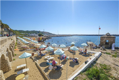 1 Notte in B&B o Mezza Pensione con Accesso all'Area Benessere Privata per 2 persone