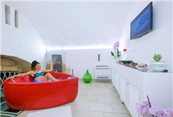 1 Notte in B&B o Mezza Pensione con Accesso all'Area Benessere Privata, al Lido Privato e alla Piscina Esterna per 2 persone