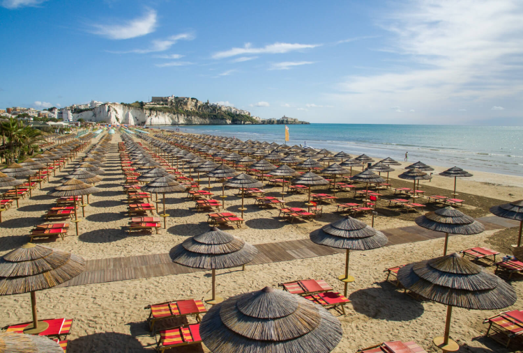 Pelikano Beach Club