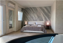 30/04, 1 o 2/05: 1 Notte del 1° Maggio in Suite con Idromassaggio o Mini Piscina anche con Aperitivo Servito in Camera per 2 persone