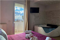 30/04: 1 Notte in Junior Suite con Vasca Idromassaggio per 2 persone