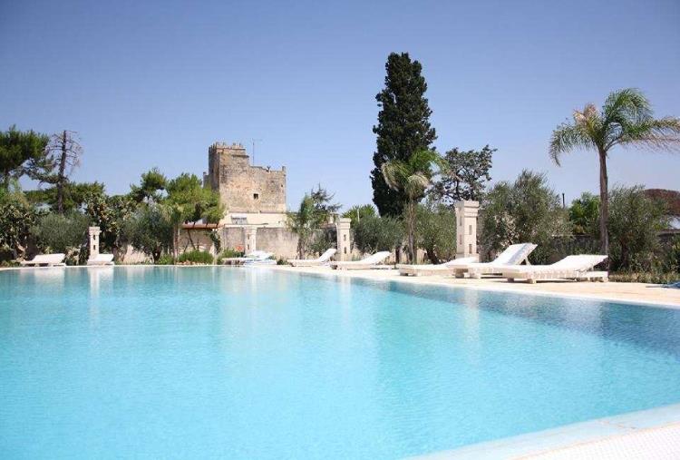 Dal 10 al 19 Agosto: 5, 6 o 7 Notti a Ferragosto con Accesso alla Piscina Esterna anche in Mezza Pensione per 1 persona