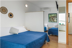 Dall'1 al 3 Maggio: 2 Notti in Mini Villino in Pensione Completa con Animazione e Ingresso in Piscina e Spiaggia per 3 persone