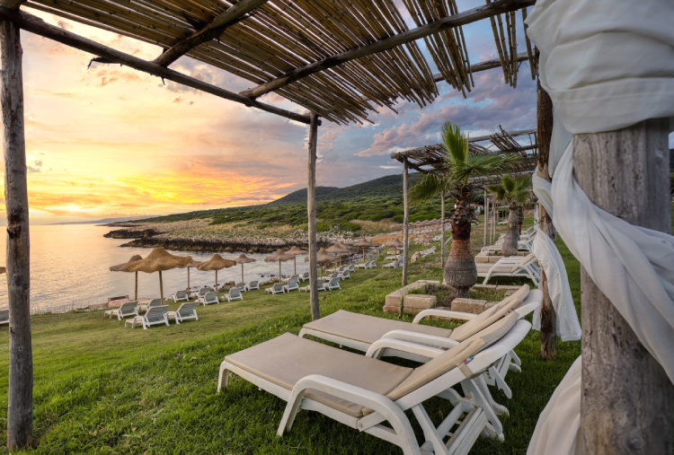 Dall'1 al 3 Maggio: 2 Notti del 1° Maggio in Pensione Completa con Animazione e Ingresso in Piscina e Spiaggia per 2 persone