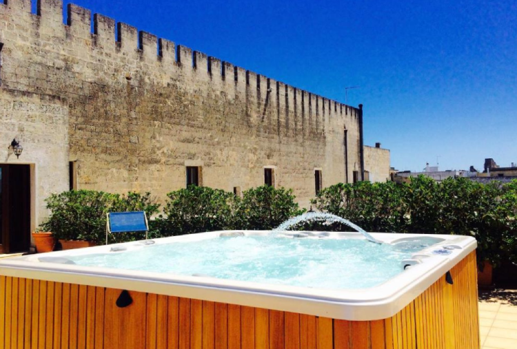 1 Notte in Mezza Pensione anche in Suite con Idromassaggio per 2 persone