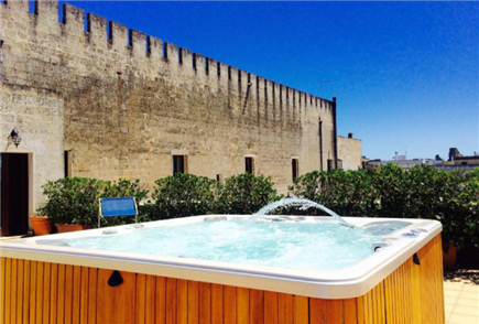 1 Notte in Mezza Pensione anche in Suite con Idromassaggio per 2 persone