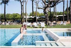 1 Notte in Valle d'Itria in B&B o Mezza Pensione con Accesso alla Piscina Esterna anche con Massaggio per 2 persone