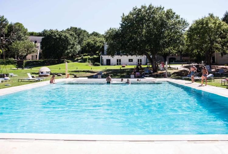 13, 14 o 15/08: 1, 2 o 3 Notti a Ferragosto con Piscina Esterna anche in Trullo, in Mezza Pensione e in Pensione Completa per 1 persona