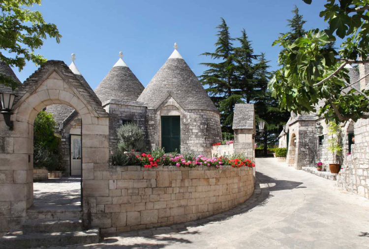 5/04: 1 Notte a Pasqua in Valle D'Itria con Pranzo di Pasqua e Pasquetta con Musica anche con Massaggio per 2 persone