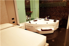 Day Use di 4 Ore in Suite con Vasca Idromassaggio anche con SPA e Massaggio per 2 persone