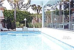 1 Notte in Suite con Vasca Idromassaggio con Accesso alla Piscina Esterna anche con Spa e Massaggio per 2 persone