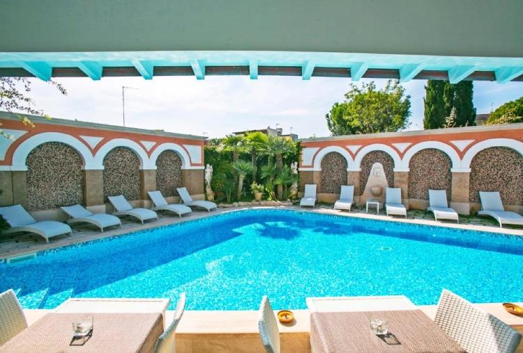 14-15/08: 1 o 2 Notti a Ferragosto con Accesso alla Piscina Esterna anche con Spa e in Suite con Vasca Idromassaggio per 1 persona
