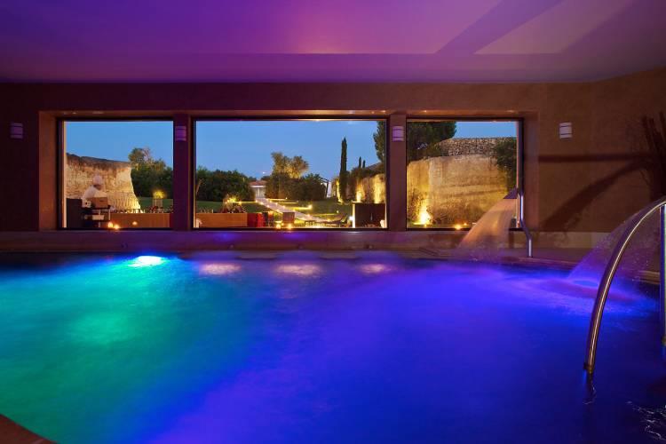 30-31/10 o 1/11: 1 Notte ad Halloween con Spa di 2 Ore anche in Mezza Pensione per 2 persone