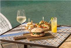 Anche Sabato e Domenica: Ingresso in Piscina con Light Lunch o Pranzo 2 o 3 persone