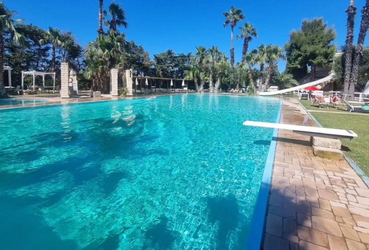 Dal 14 al 16 Agosto: 2 Notti a Ferragosto in Mezza Pensione con Spa e Accesso alla Piscina Esterna per 1 persona