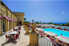 1 Notte in B&B o Mezza Pensione anche con Spa e Accesso alla Piscina Esterna per 2 persone