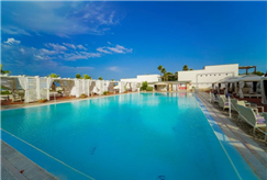 1 o 2/06: 1 Notte del 2 Giugno in B&B o Mezza Pensione anche con Spa e Accesso alla Piscina Esterna per 2 persone