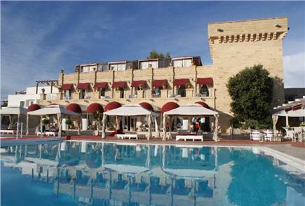 1 Notte in Salento con Accesso alla Piscina Esterna anche in Mezza Pensione per 2 persone